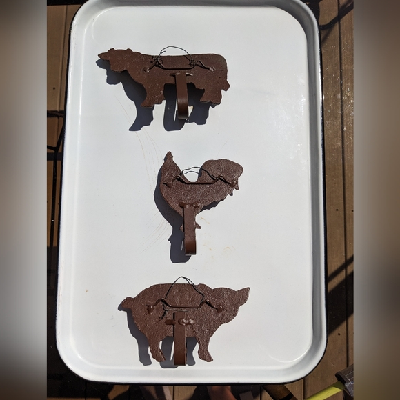 3 Animal Cast Iron Hooks - Cow - Rooster - Pig - Very Cute and Heavy Wall Hooks - Picture 10 of 14
